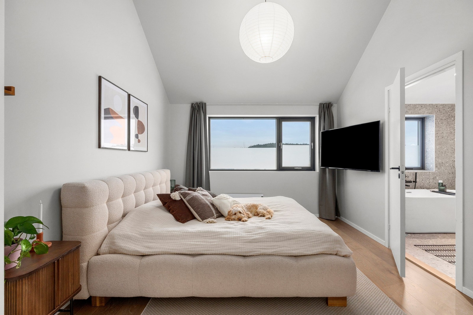 Romslig hovedsoverom. Galleribilde