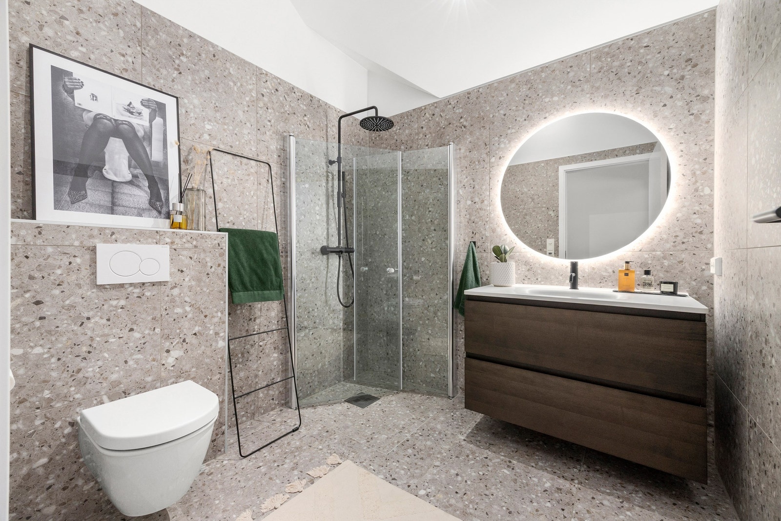 Flislagt bad med gulvvarme. Galleribilde