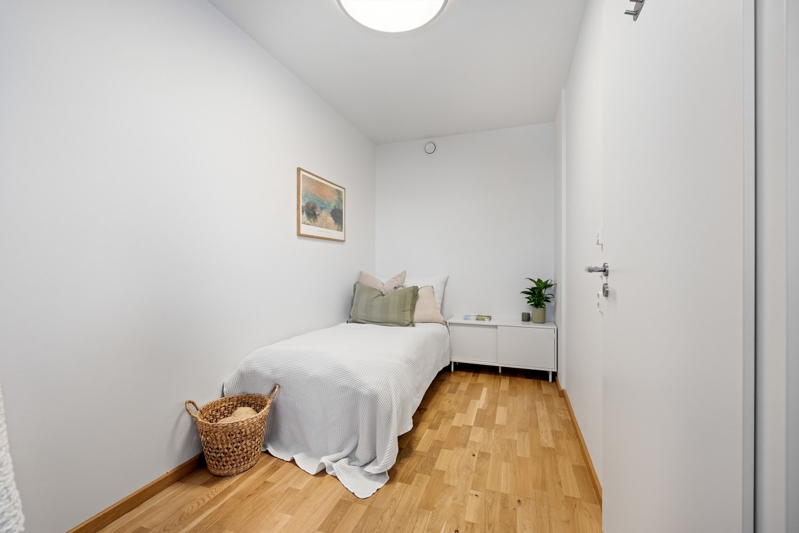 Leilighetens andre soverom er ideelt som barnerom eller gjesterom. Galleribilde