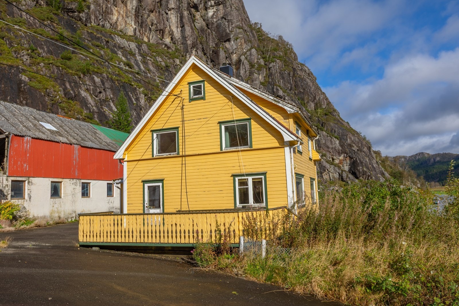 Boligen trenger oppussing og modernisering. Galleribilde