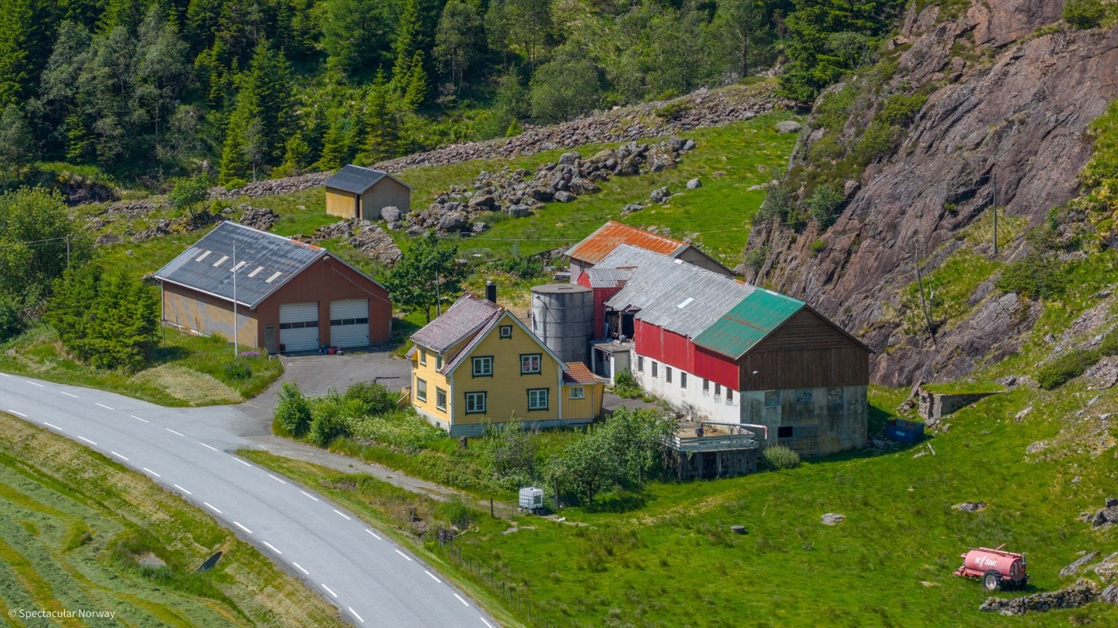 Redskapshus - byggår 1985. Galleribilde