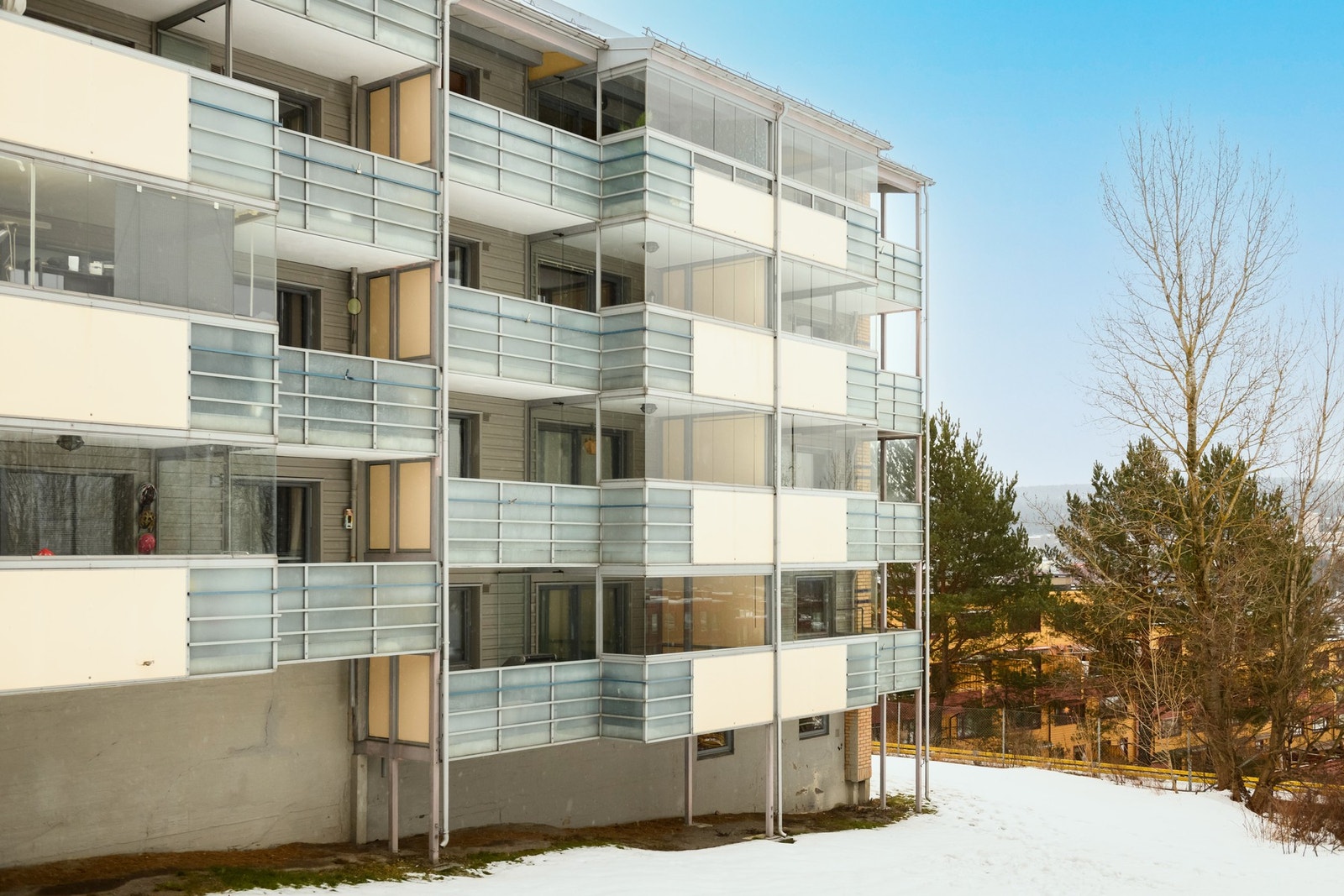 Området byr på flotte grøntområder og kort vei til Lillomarkas mange turmuligheter. Galleribilde