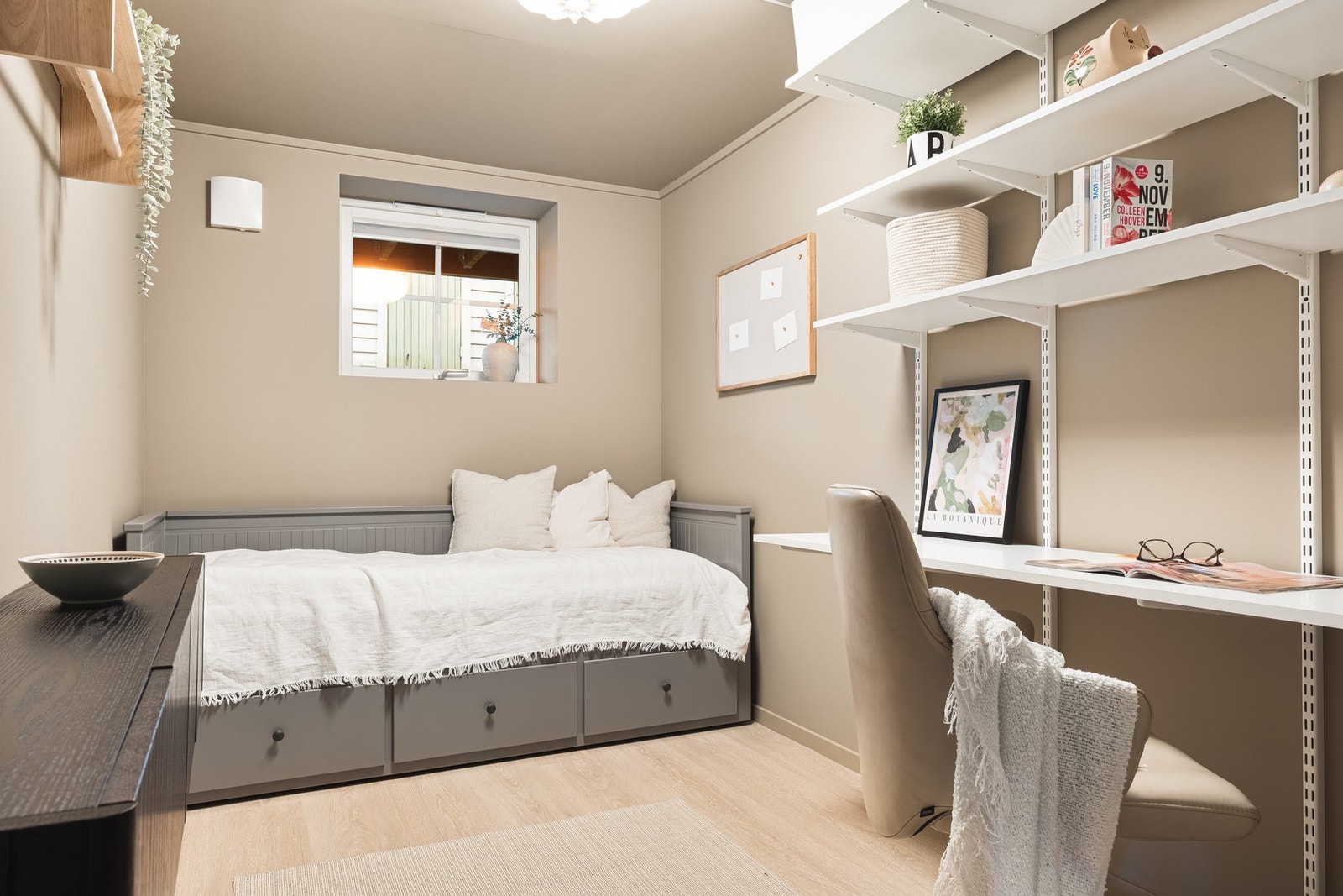 Det andre soverommet måler 7,5 kvm og egner seg perfekt som barnrom, gjesterom eller kontor. Galleribilde