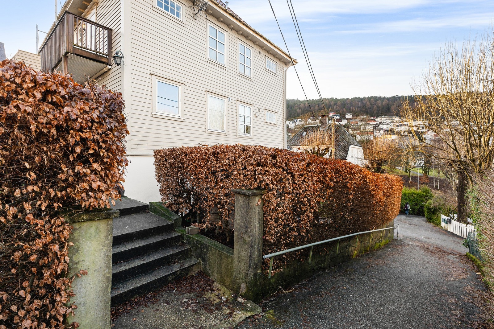 Leiligheten ligger i et pent boligbygg fordelt på to sameier. Galleribilde