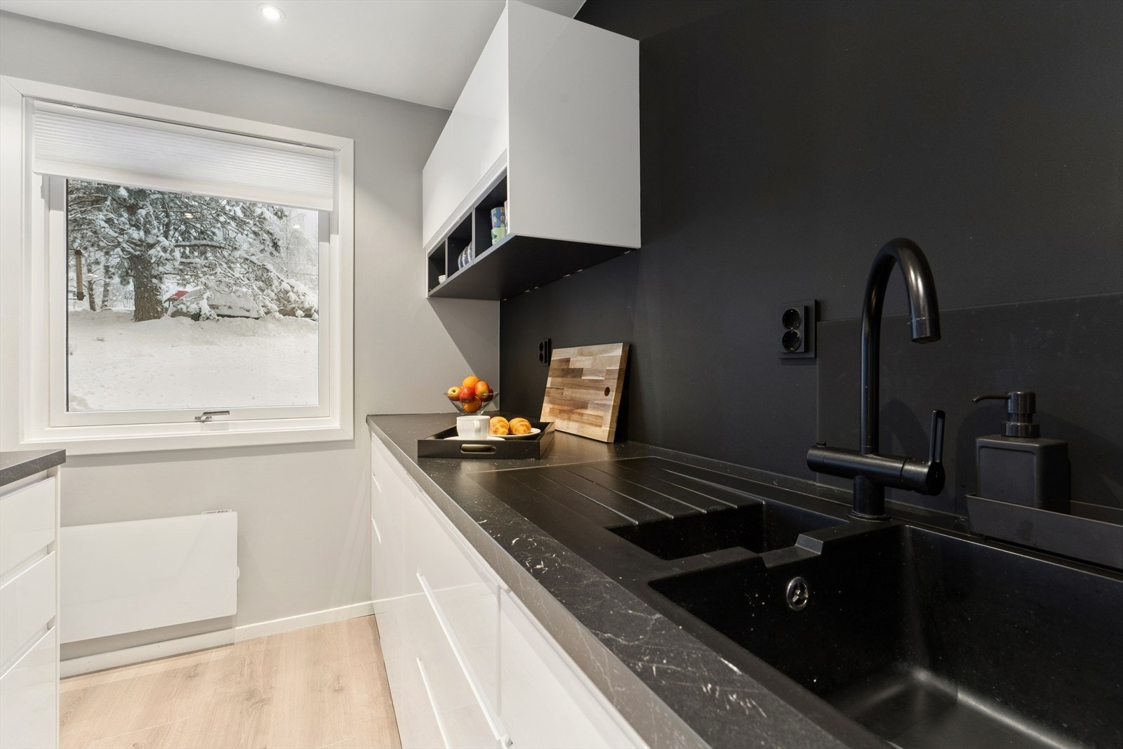 Fra kjøkken/stue er det utgang til balkongen. Galleribilde