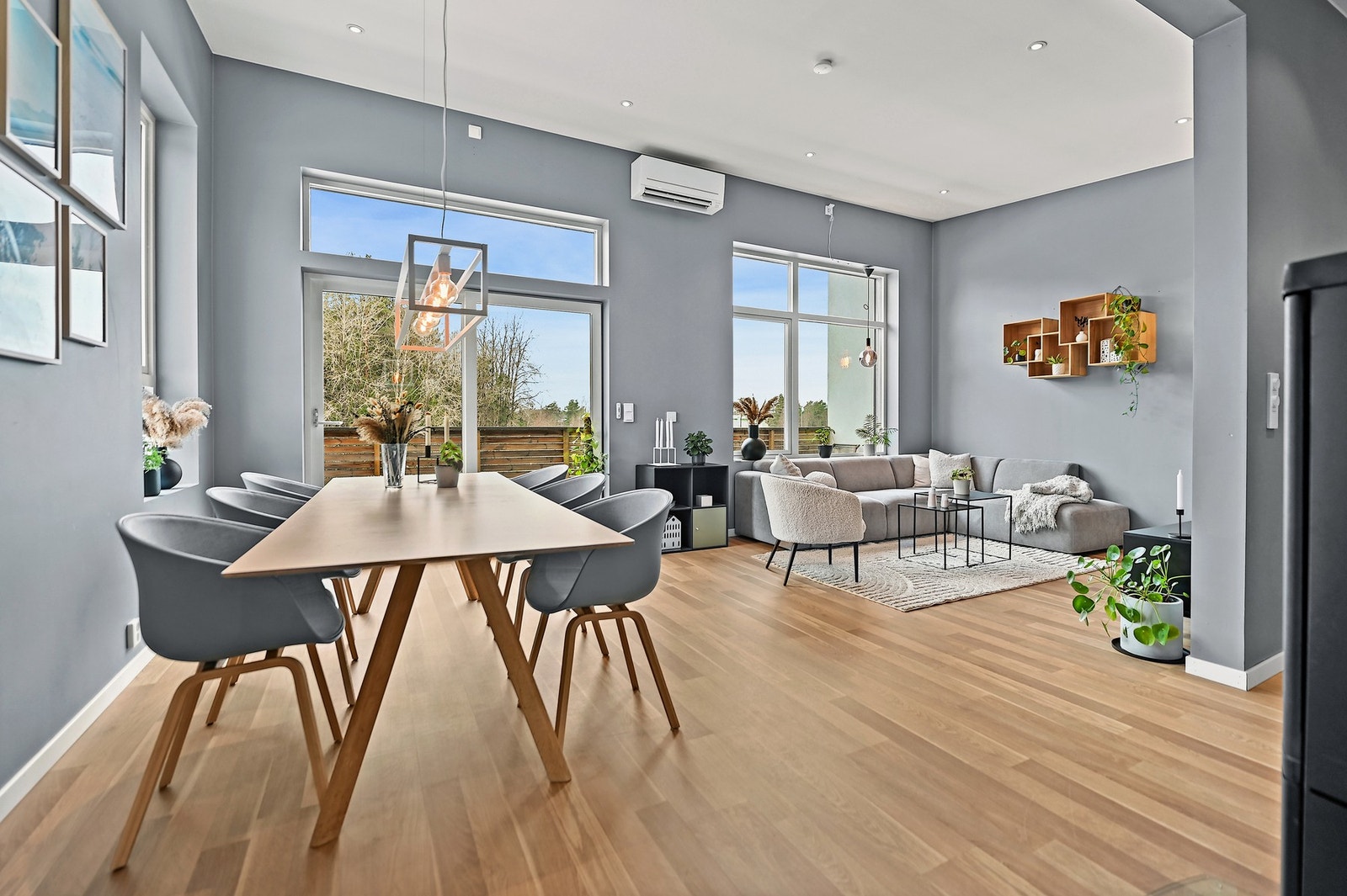 Store vinduer mot kveldssolen i vest Galleribilde