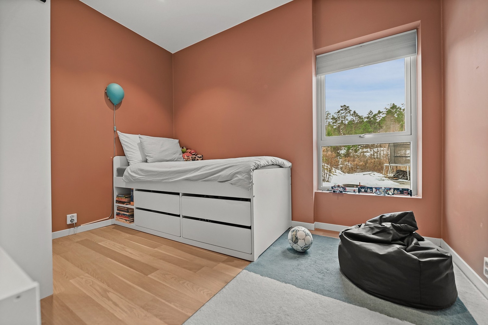 Soverom i underetasjen (ett av tre soverom) Galleribilde