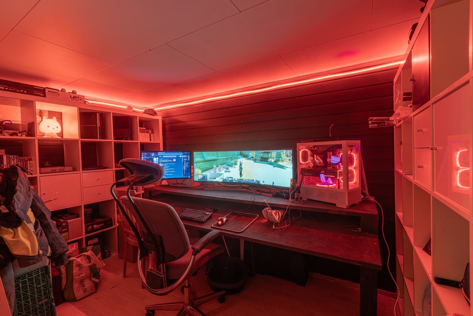 Kjeller: Arbeidsrommet innredet som spillrom. Galleribilde