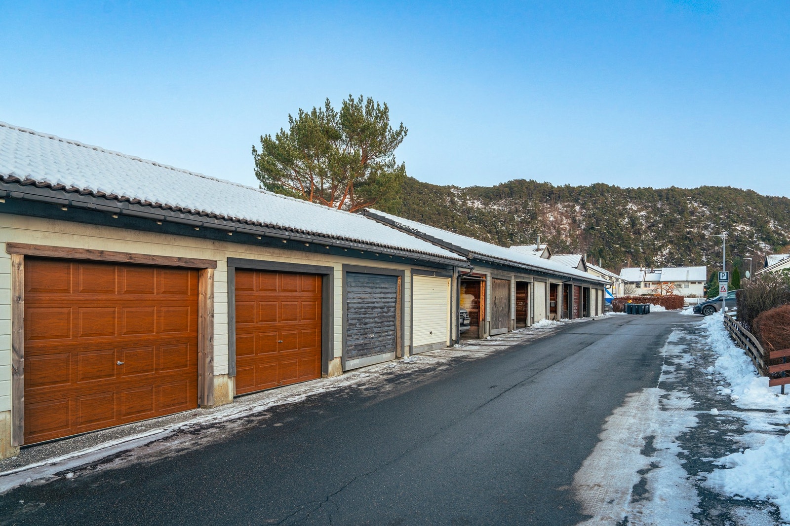 Egen garasje i garasjerekke - Ikke innlagt strøm Galleribilde