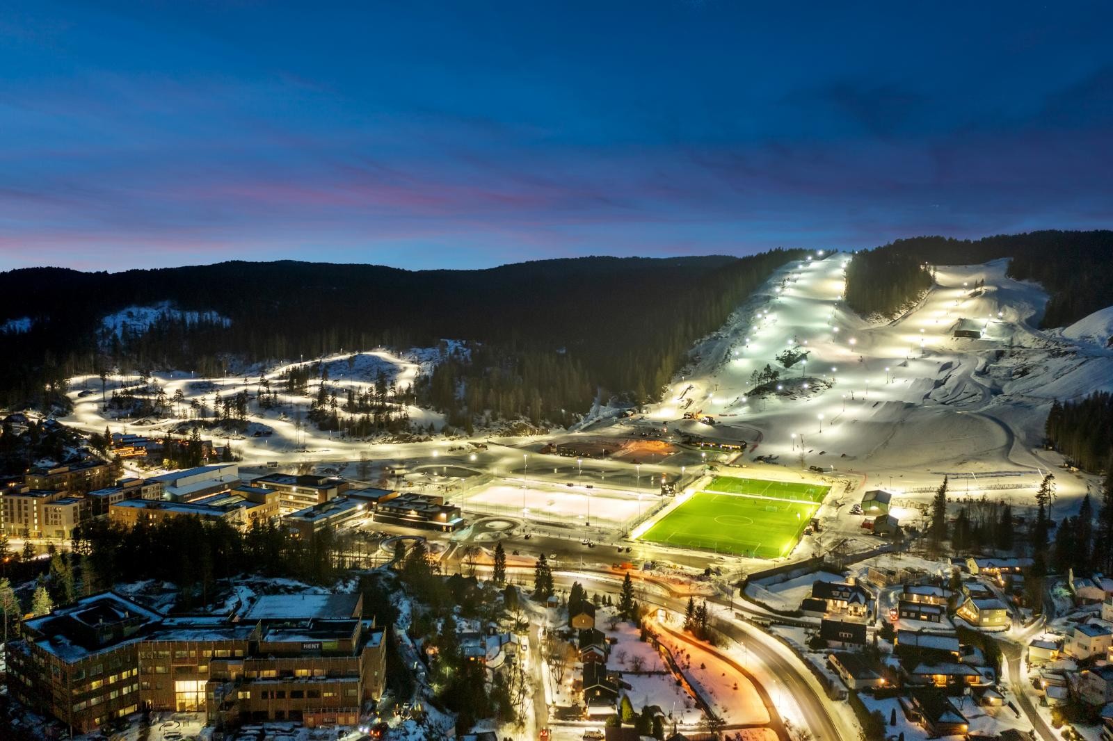 Rælingen kan også by på et flott idretts- og skianlegg i Marikollen. Galleribilde
