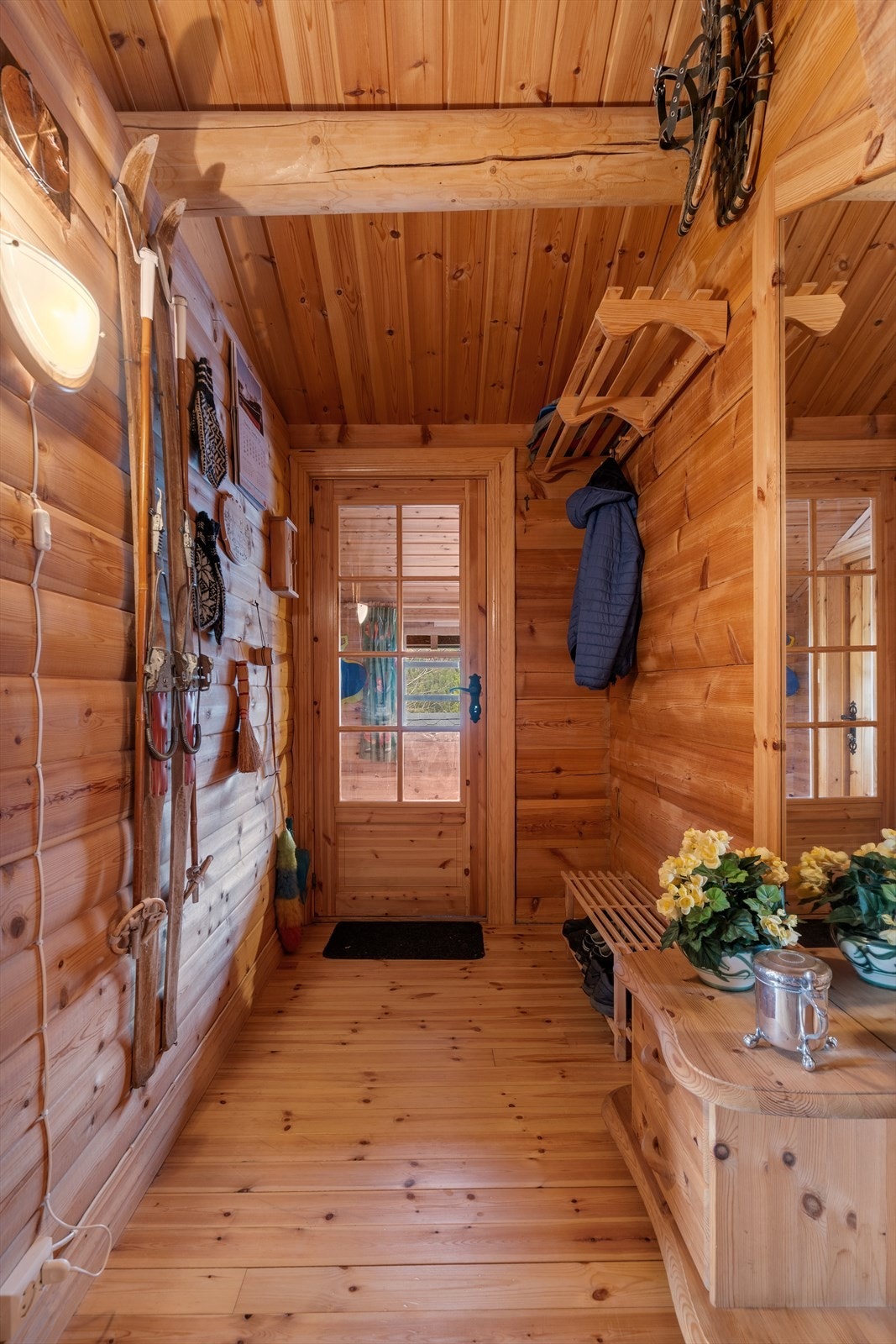 Mellomgang til entré Galleribilde