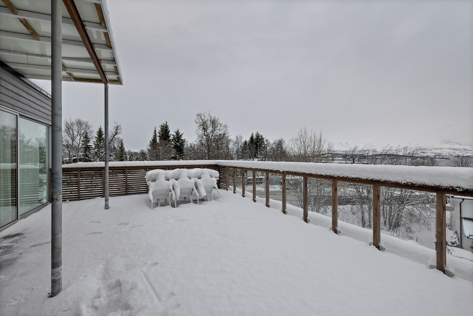 Romslig takterrasse på hele 36m2. Galleribilde