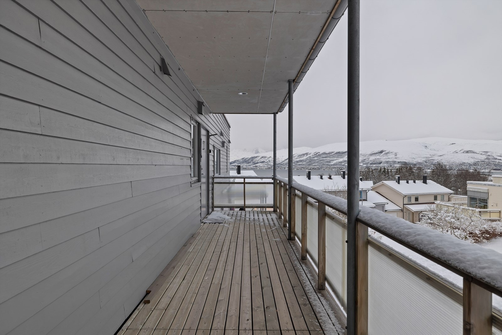 Takoverbygget adkomst. Heis til alle plan. Galleribilde