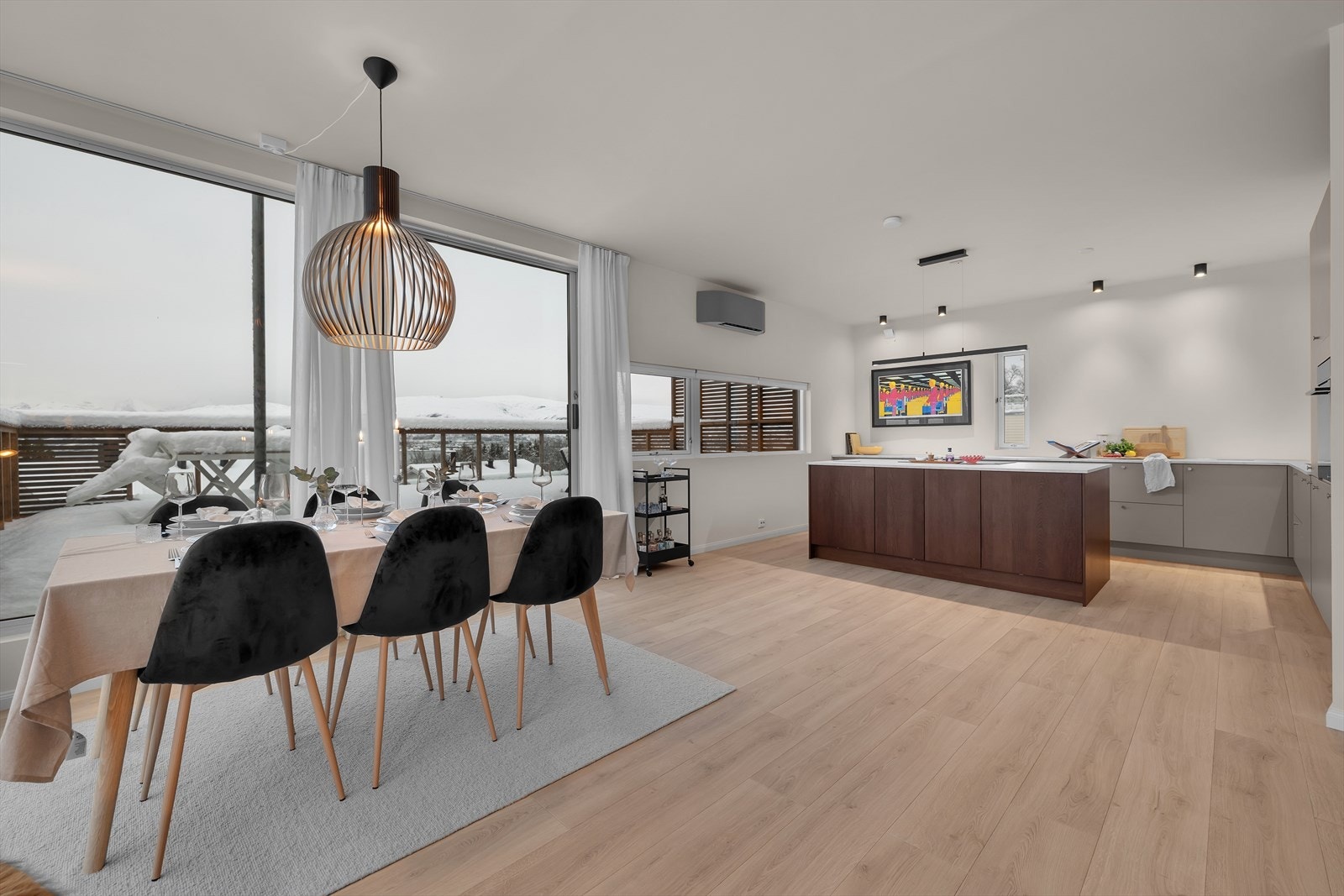 Hjem eiendomsmegling v/ eiendomsmegler Robin I. Martinsen presenterer Alvevegen 21! Galleribilde