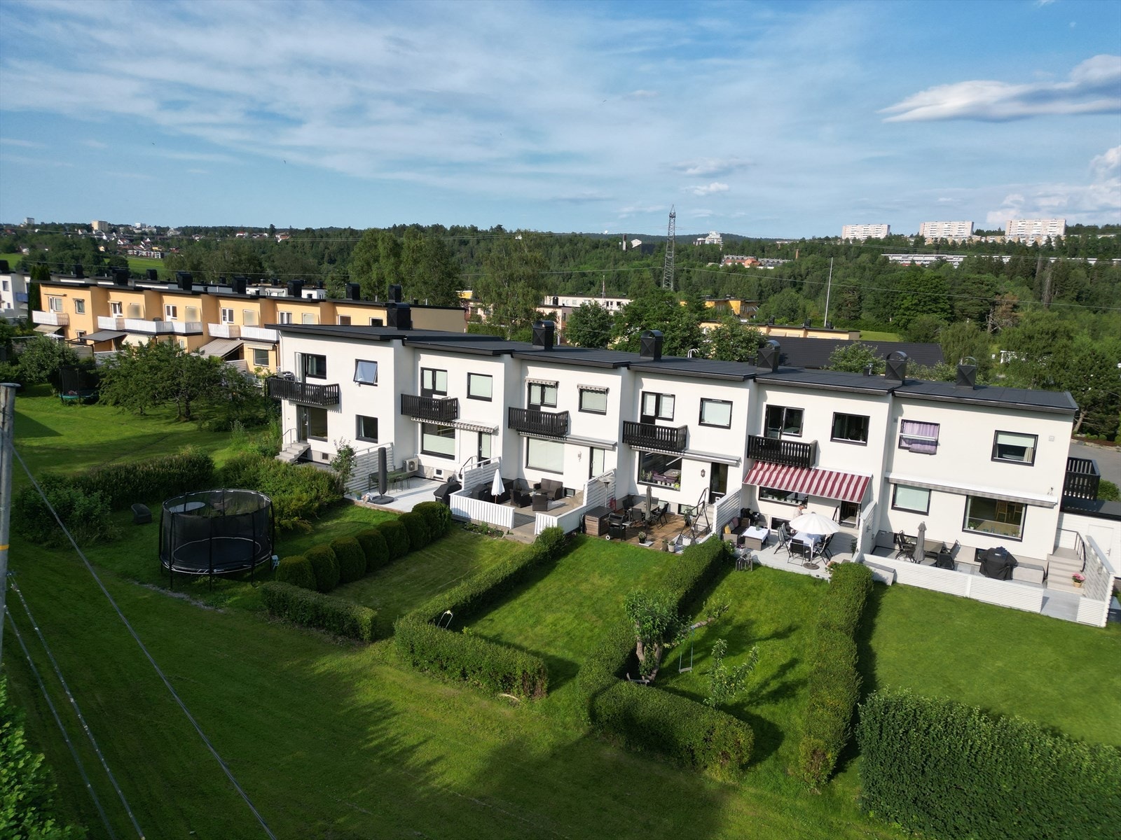 I 2011 ble tomten fullstendig drenert, gjennomført i regi av Lille Langerud Vel, for bedre drenering og vedlikehold. Galleribilde