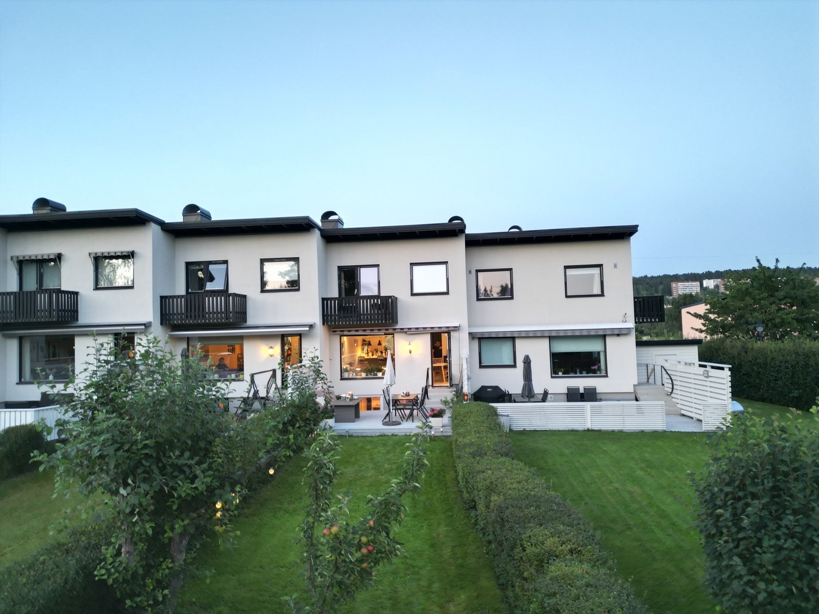 Sameiet består av 15 rekkehus med 105 leiligheter beliggende i Langerudhaugen og Langerudsvingen på Abildsø i Østensjø bydel i Oslo. Galleribilde