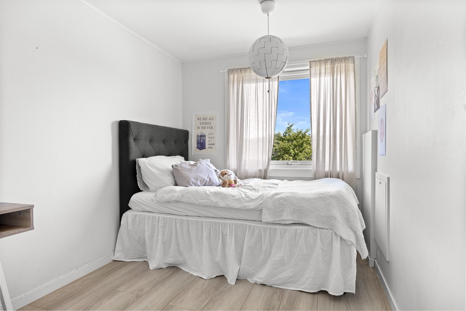 Her er det god plass til både seng, skrivepult og lek. Galleribilde