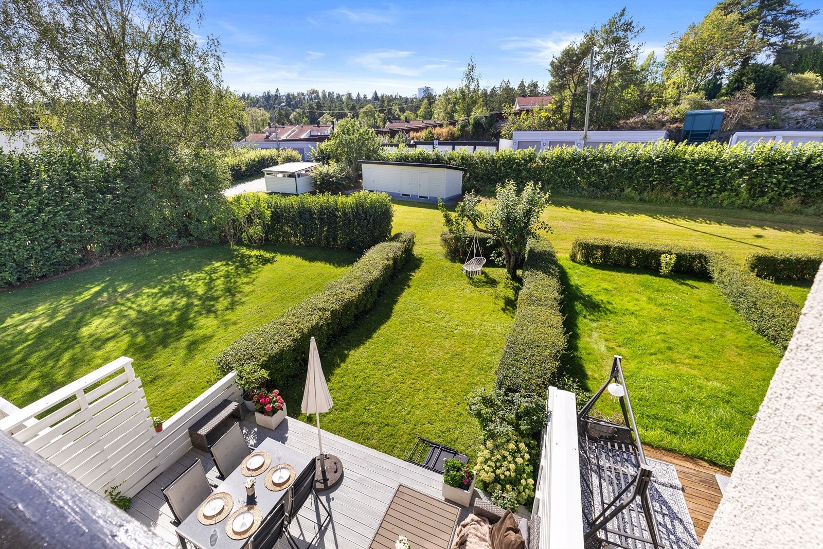Her kan du starte dagen med en kopp kaffe på morningen, eller avslutte kvelden med et godt glass vin under åpen himmel. Galleribilde