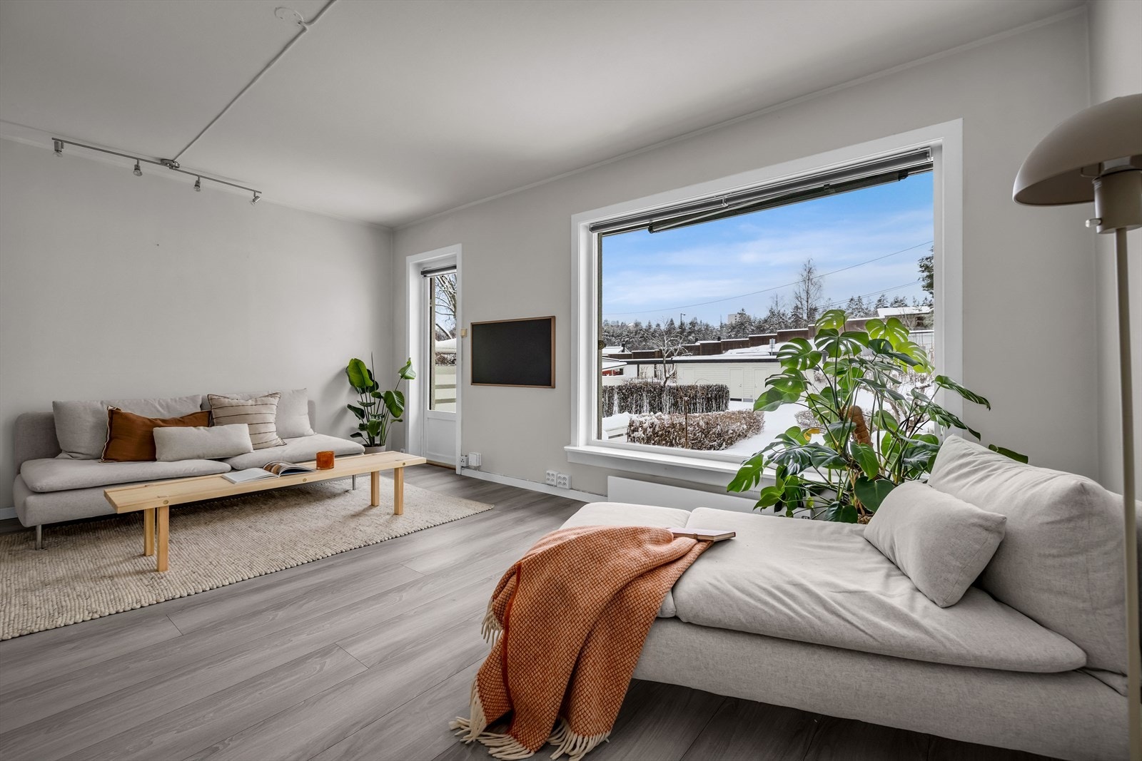 I 2023 fikk boligen nye vann- og avløpsrør, gjennomført av kommunen i regi av Lille Langerud Vel. Galleribilde