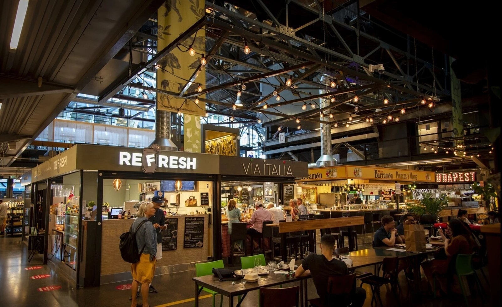 Mathallen ligge bokstavlig talt rett ned i bakken. Galleribilde