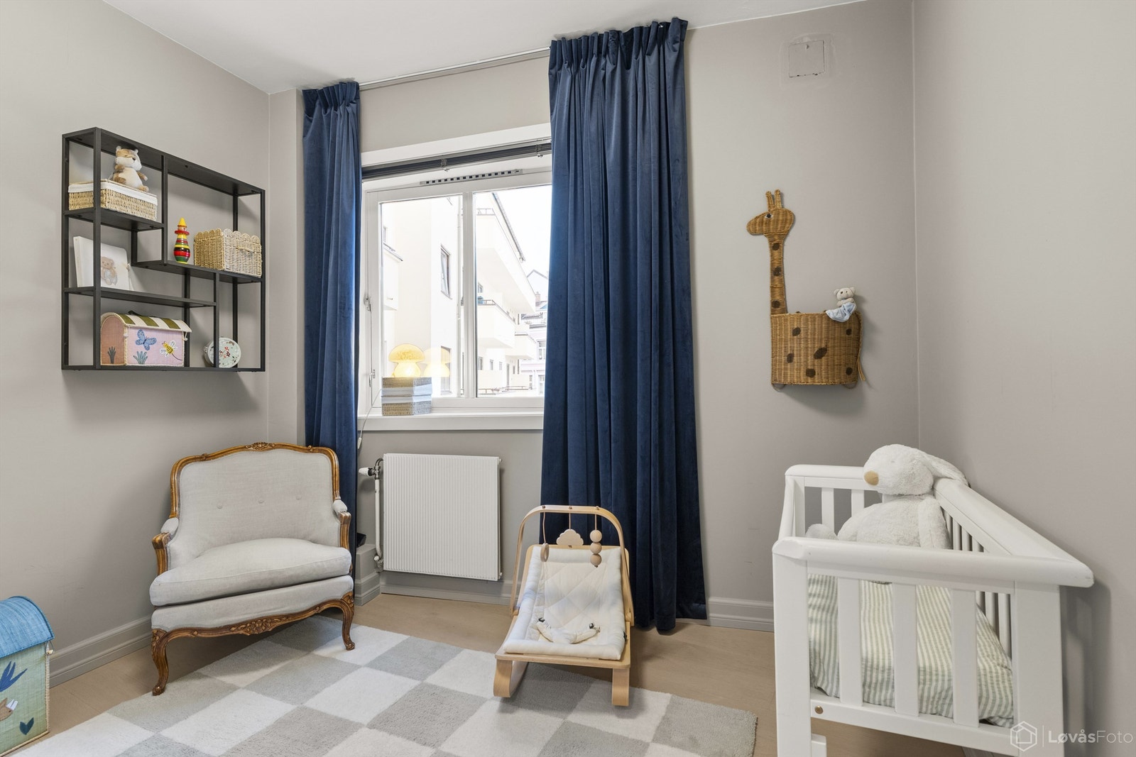 Det andre soverommet er også av god størrelse, perfekt som barnerom eller kontor. Galleribilde