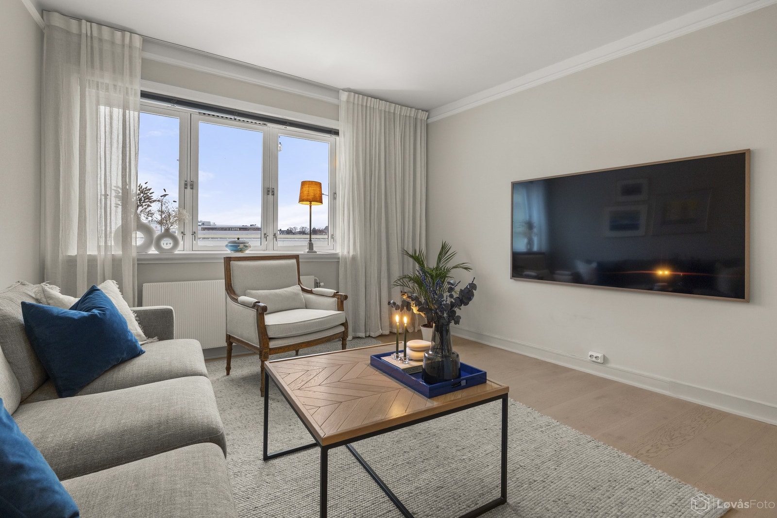 Rommet er i dag innredet som stue, men kan enkelt gjøres om til et tredje soverom ved behov. Galleribilde