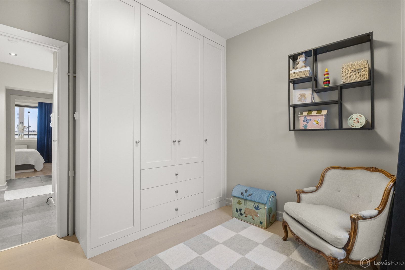 Også her er det rikelig med garderobeplass for effektiv oppbevaring. Galleribilde