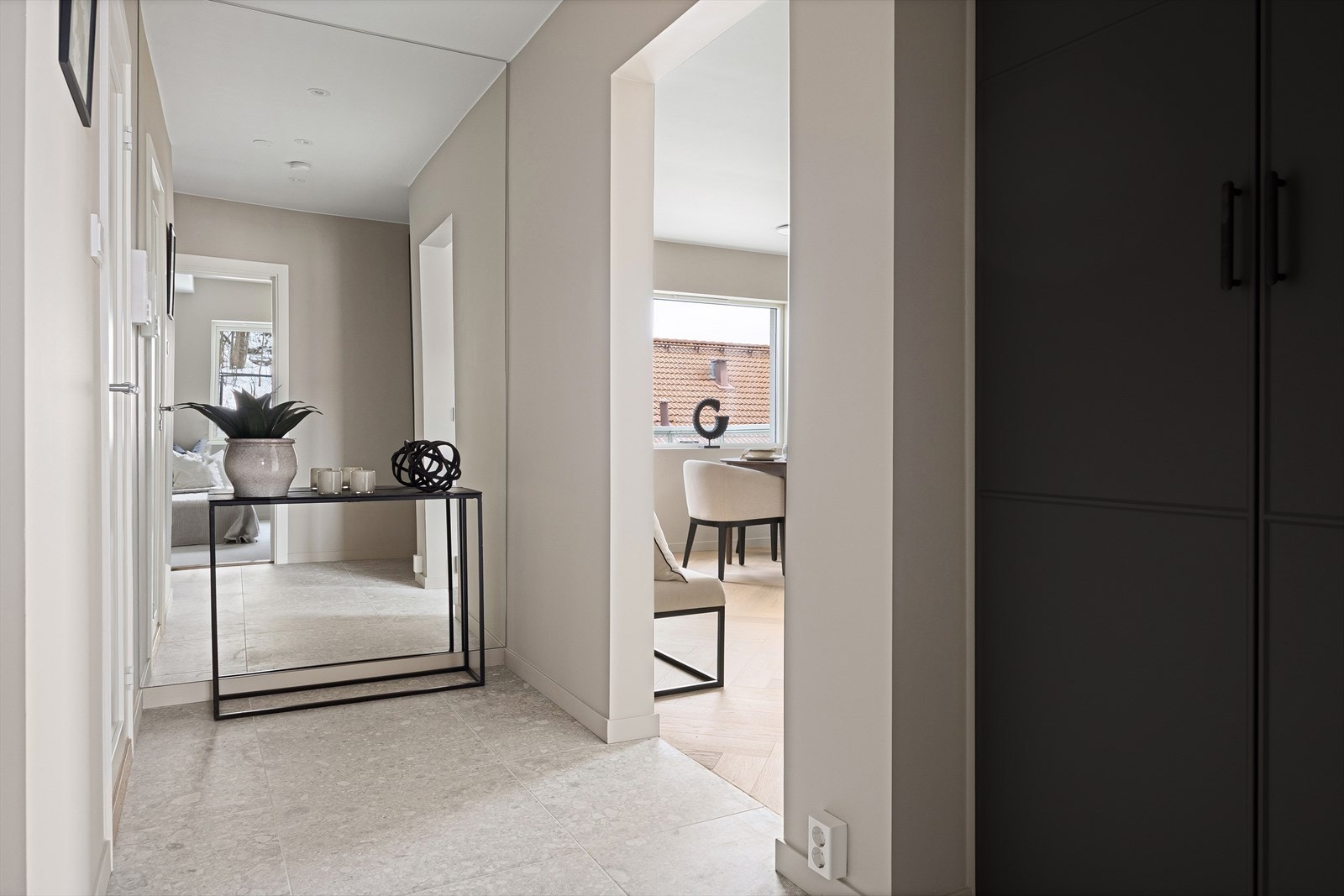 Leiligheten disponerer en ekstern bod i kjeller på ca. 3 kvm Galleribilde