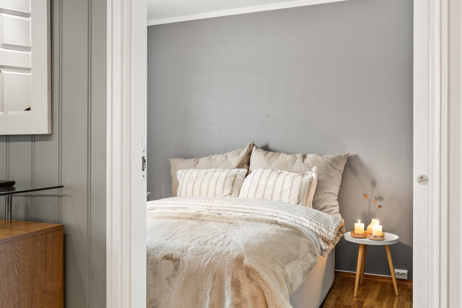 Det er adkomst til soverommet fra gang/entré. Galleribilde