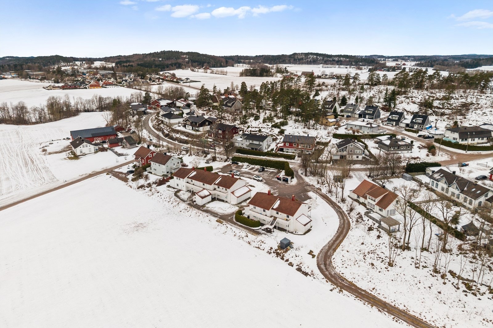Et perfekt område for deg som ønsker å bo landlig til, men kort kjøretur til de fasilitetene du trenger i hverdagen. Galleribilde