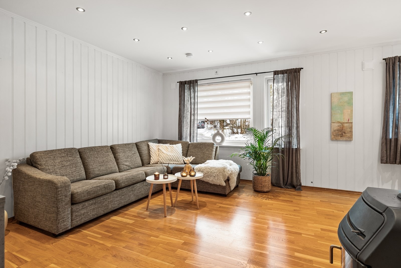 Her har du en naturlig plass til både sofagruppe og TV med tilhørende møblement. Galleribilde