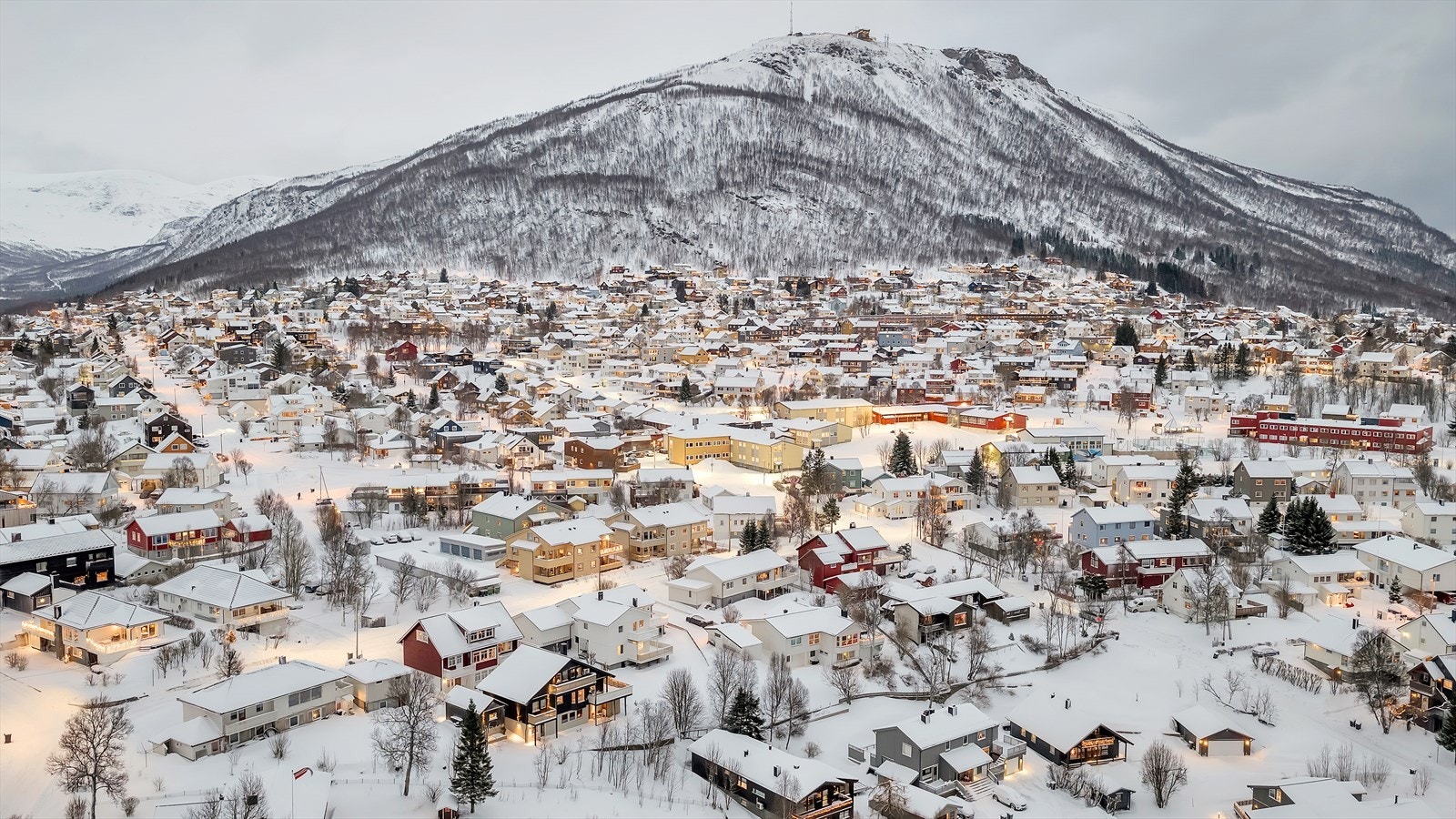 Her har du kort veg til både matbutikk, busstopp og flotte tur- og rekreasjonsområder. Galleribilde