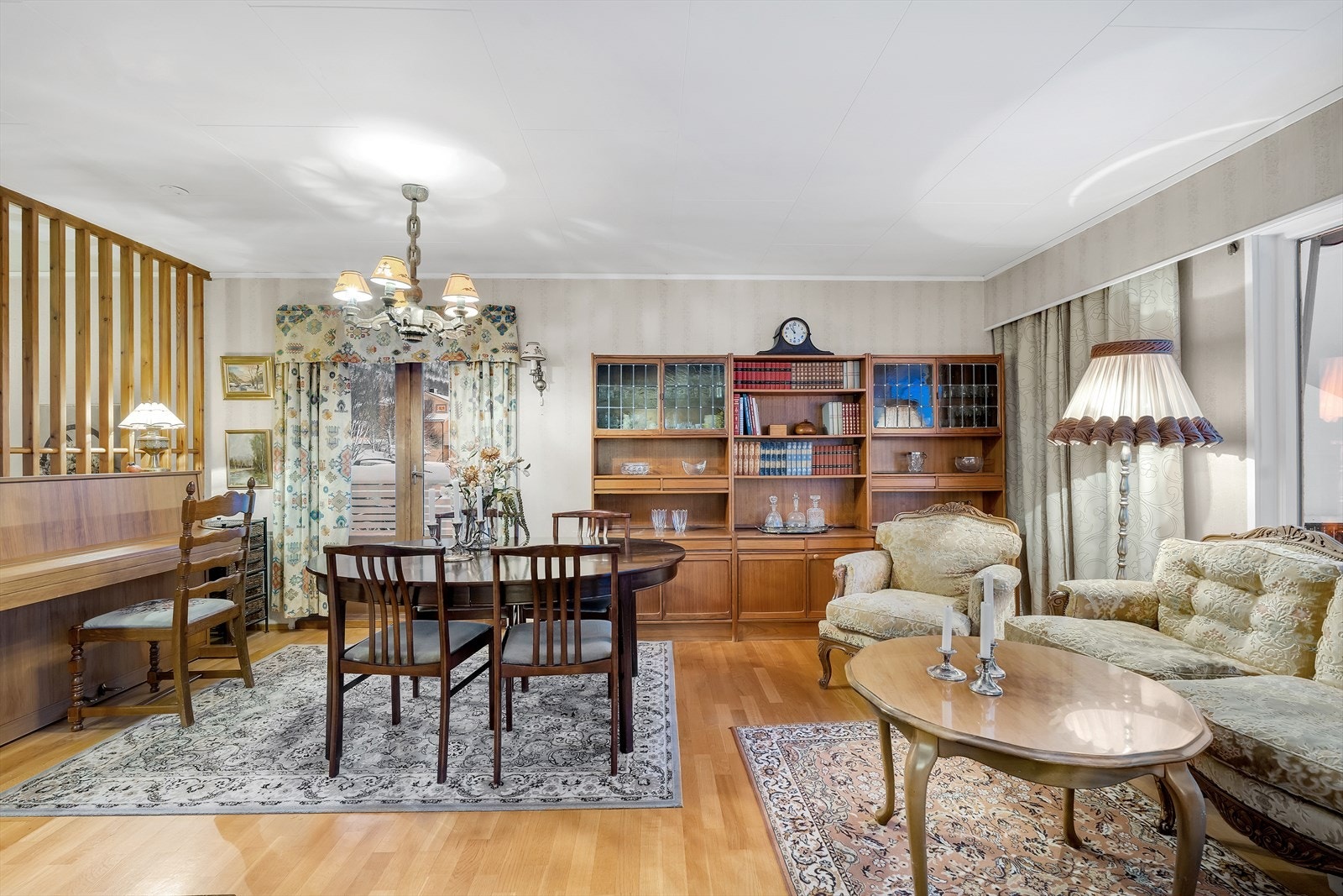 Boligen har svært gode møbleringsmuligheter, med god plass til bla. spisebord og annet ønsket møblement. Galleribilde