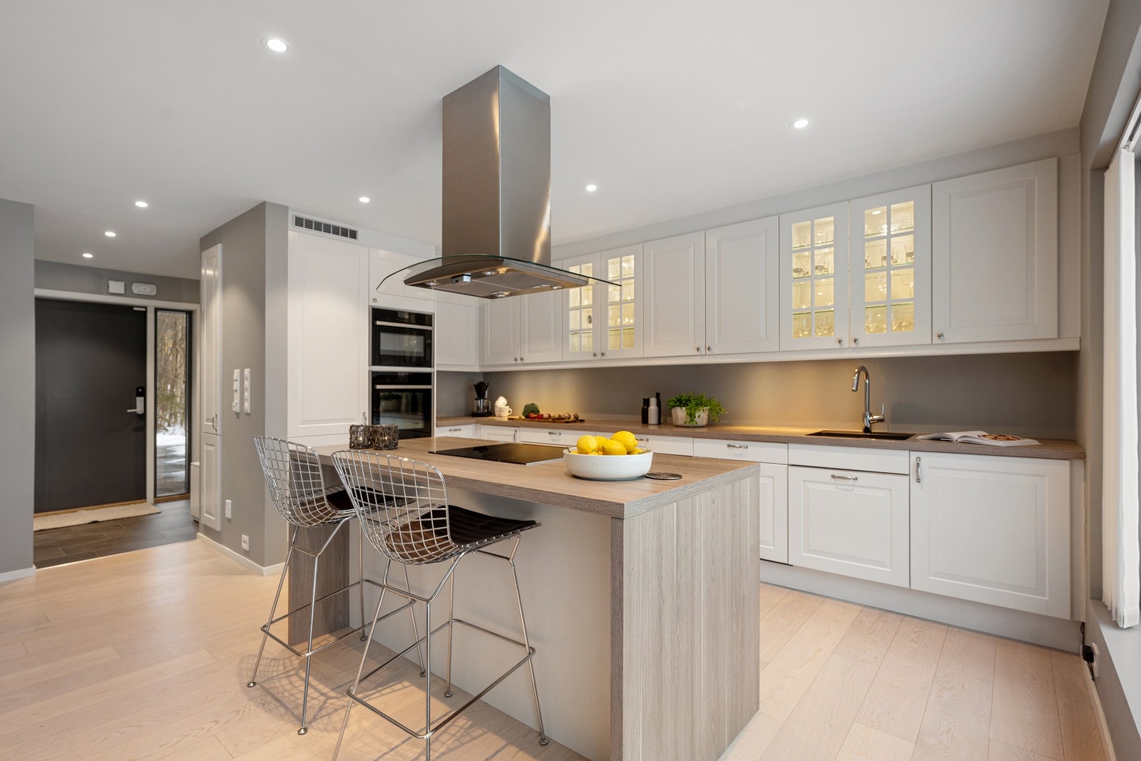 Kjøkkenet fra 2016 er stilrent og funksjonelt Galleribilde