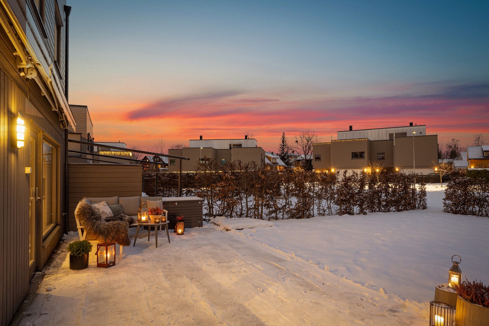 Fra hagen kan man gå rett ut til fine fellesarealer og lekeplasser Galleribilde