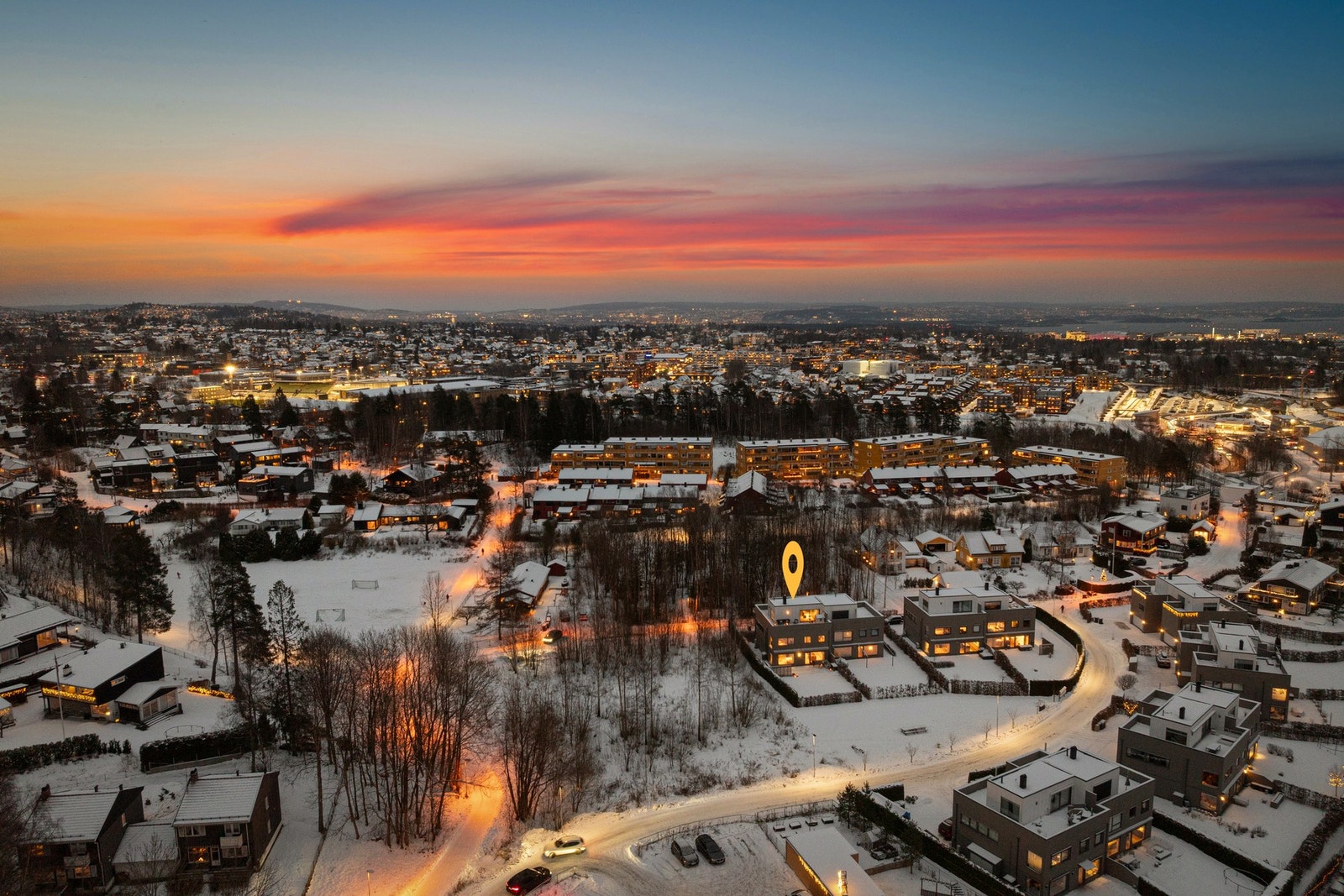 Fra boligen er det kort og enkel gangavstand til skoler, barnehager, idrettsplasser og offentlig kommunikasjon Galleribilde