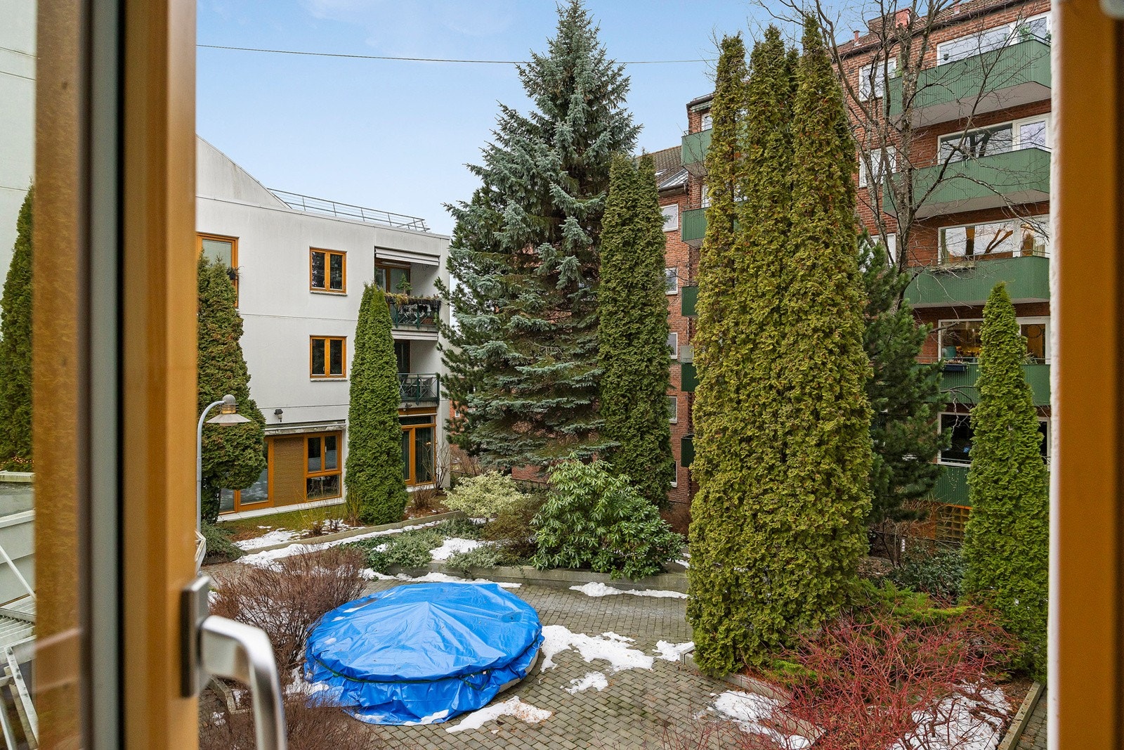 Utsikt fra vinduet Galleribilde