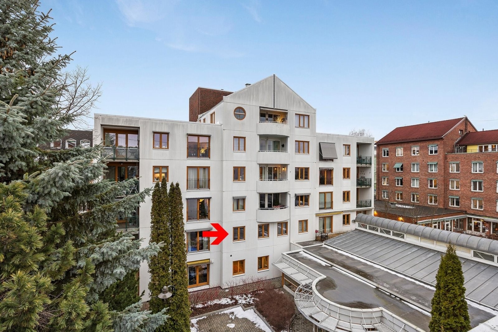 Fasade: Foto Diakrie ved Junid Galleribilde