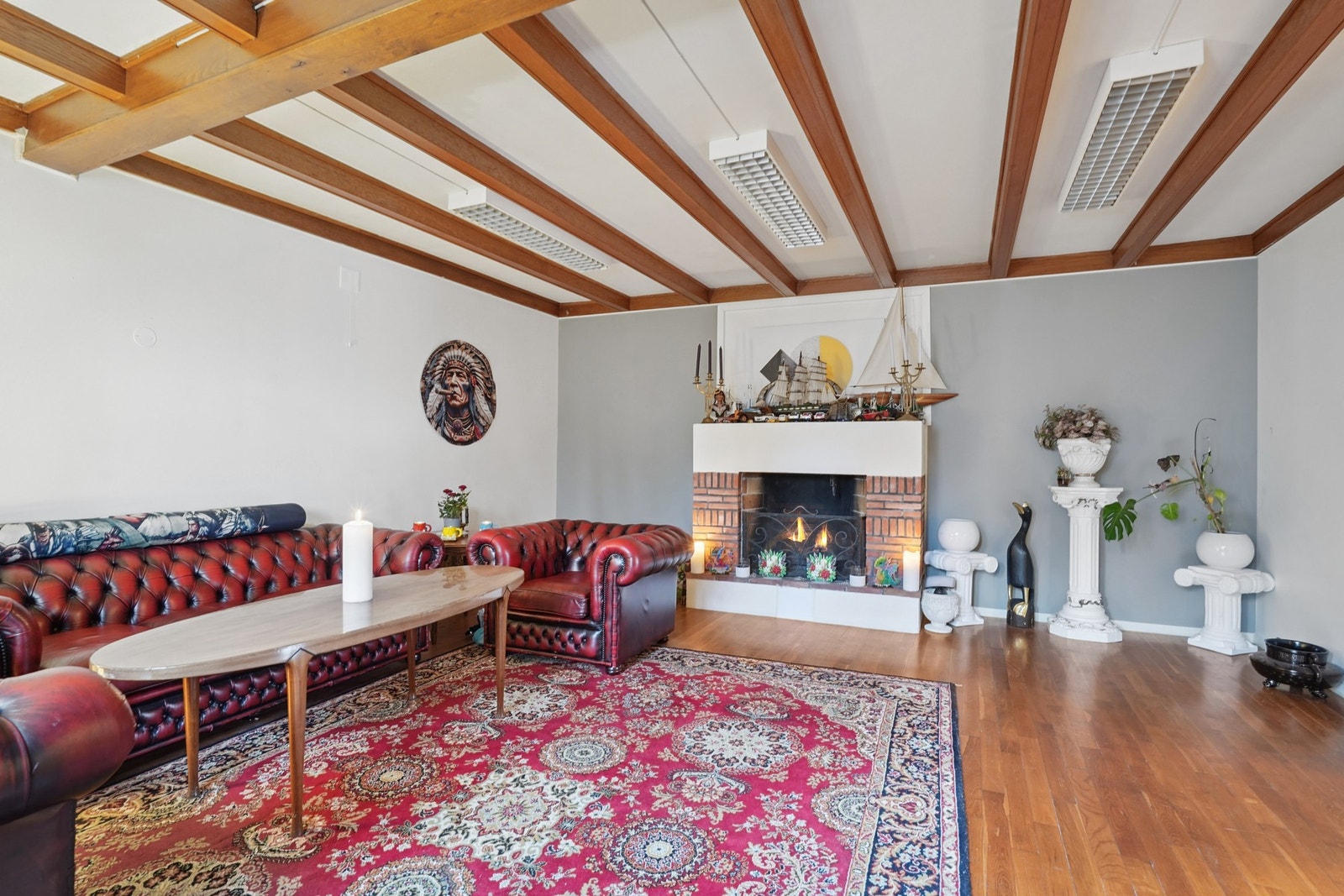 Det er montert vedovn på stue for god oppvarming. Galleribilde