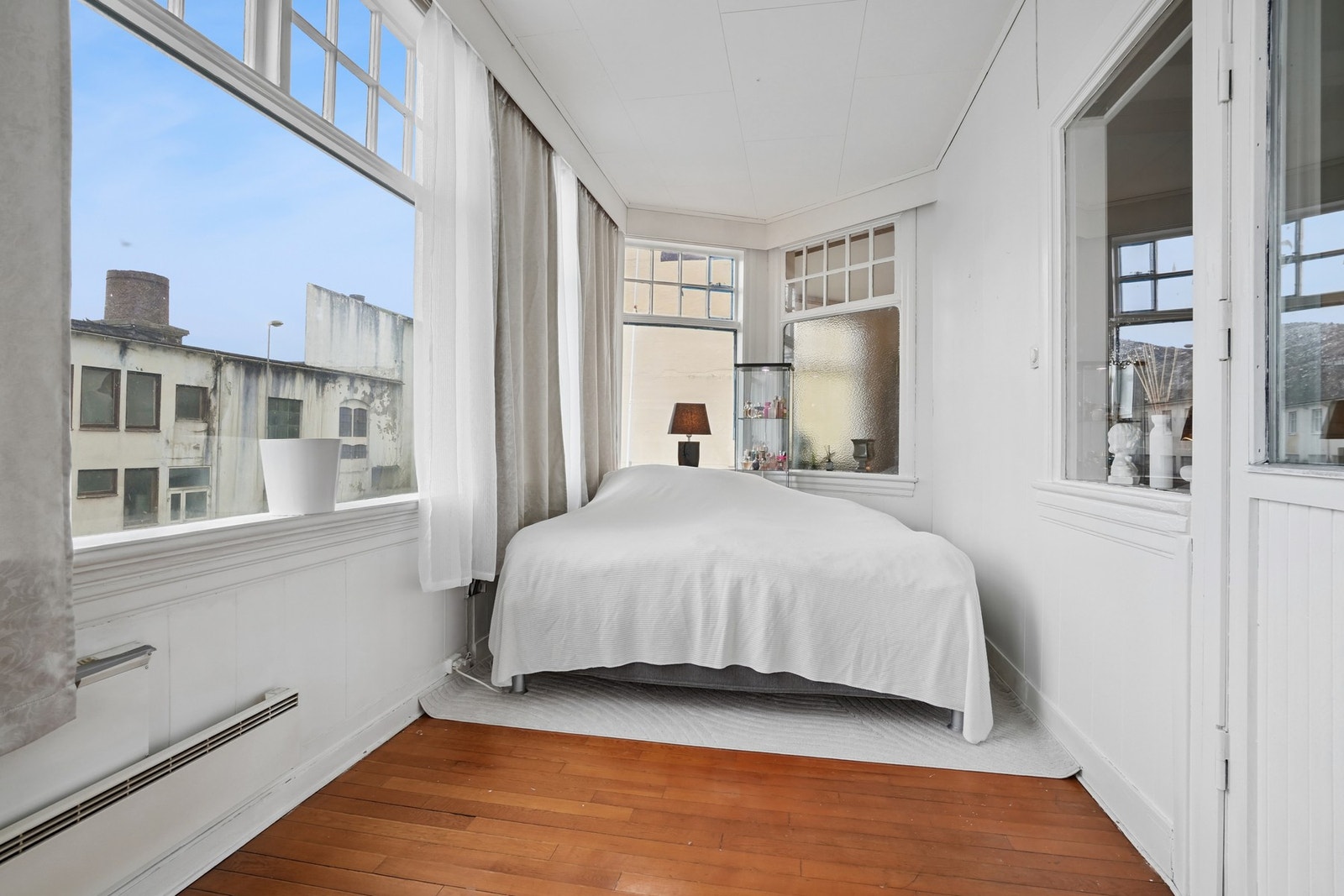 Innglasset balkong i 1.etasje. Galleribilde