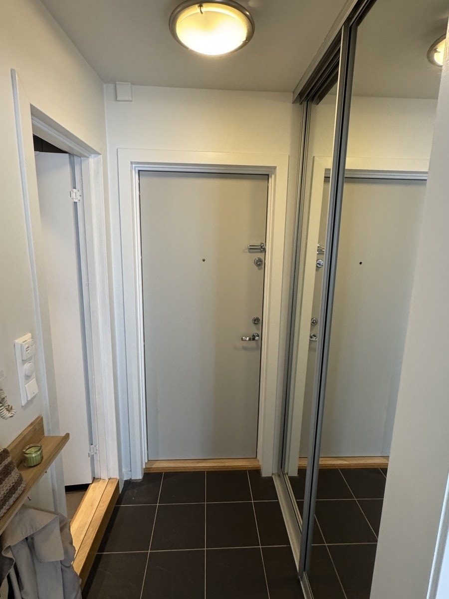 Flislagt gang Galleribilde