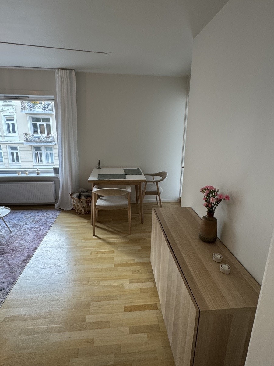 Stue, spisebord Galleribilde