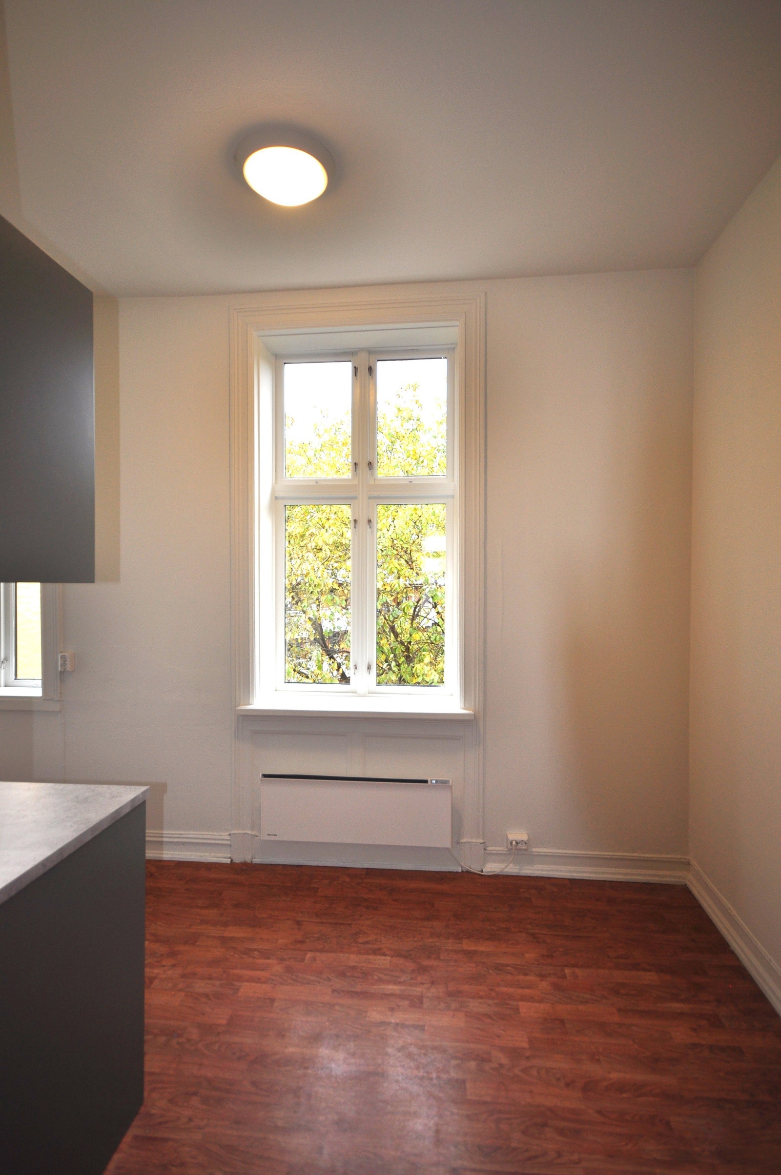 Med fin plass til kjøkkenbord Galleribilde