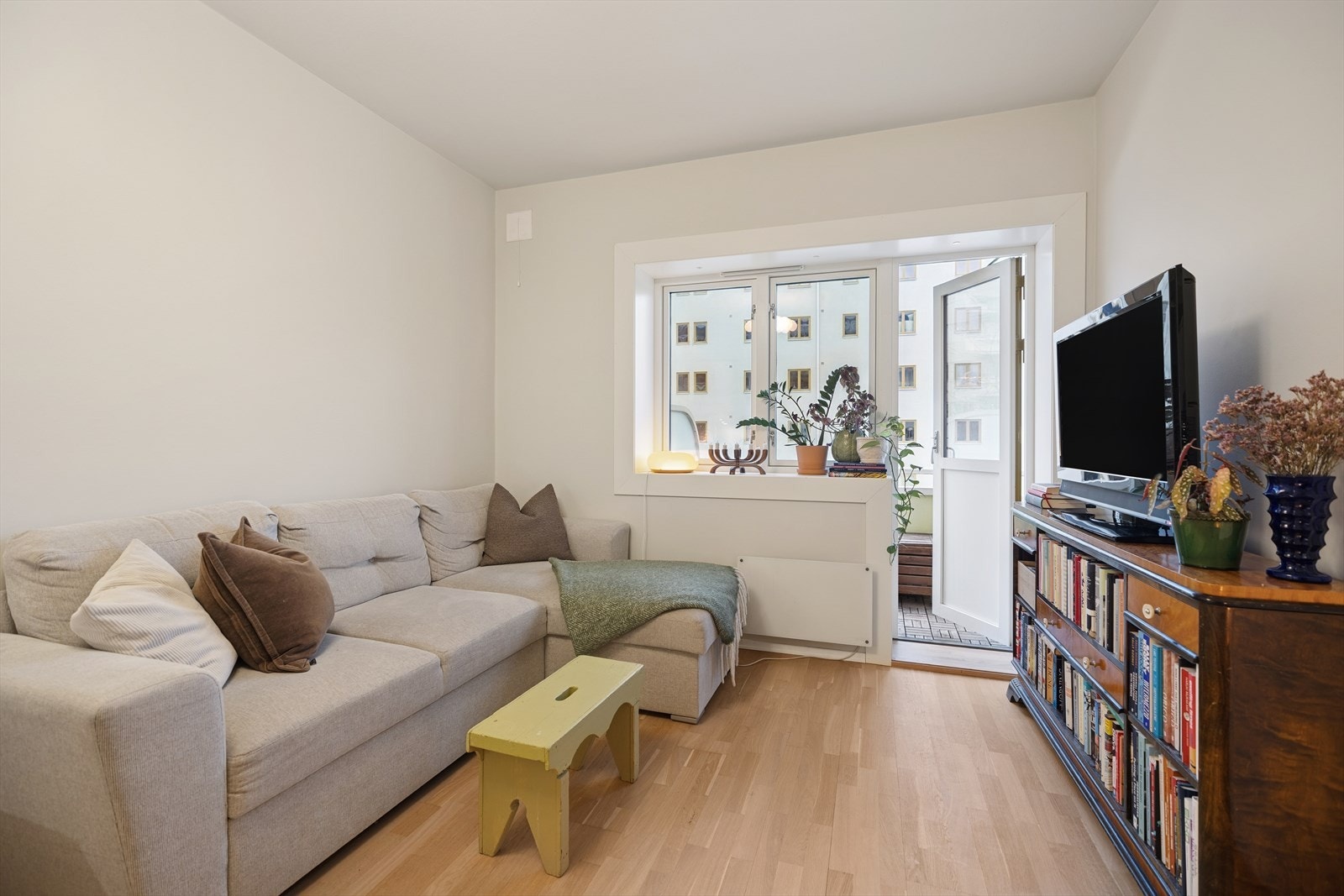 Gulvet er pusset i 2023, og stue/kjøkken har får nytt malingstrøk i januar 2026 Galleribilde