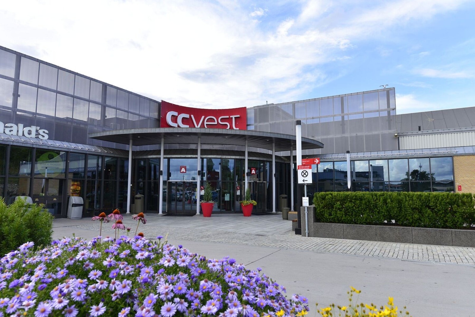 CC-vest ligger en kort gåtur unna på andre siden av Lysakerelven Galleribilde