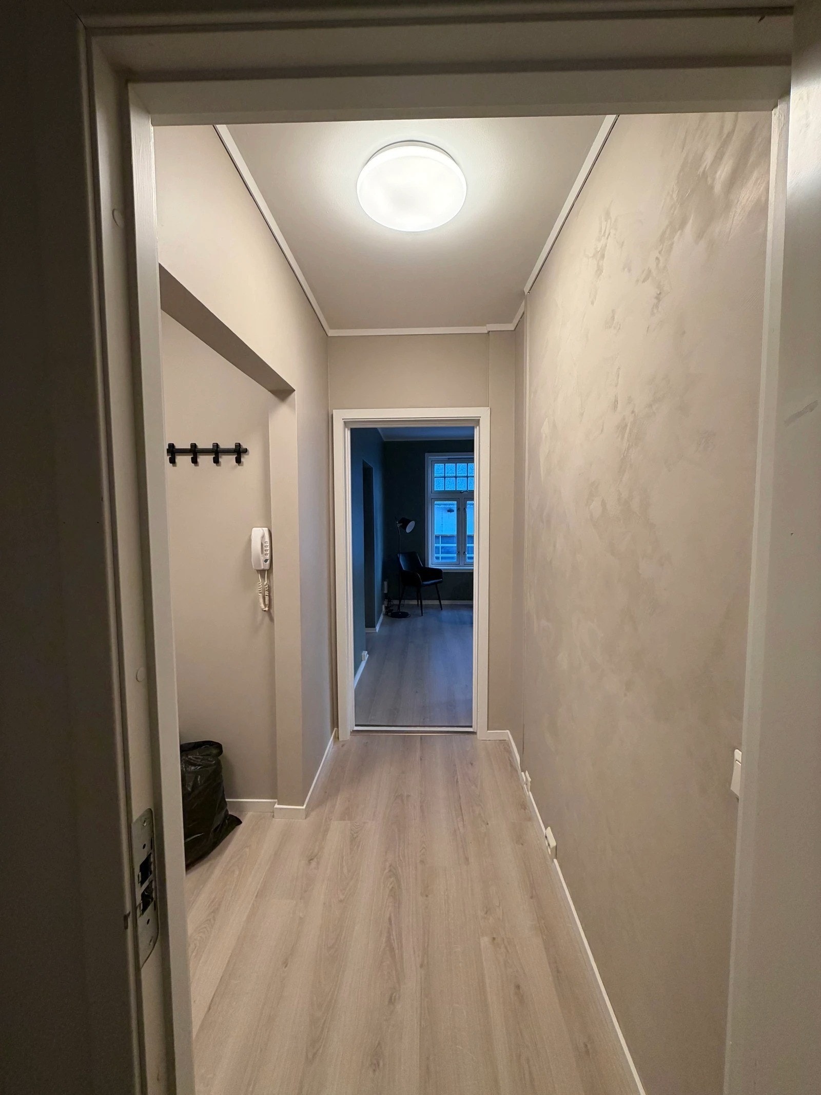 Gang inn mot stue Galleribilde