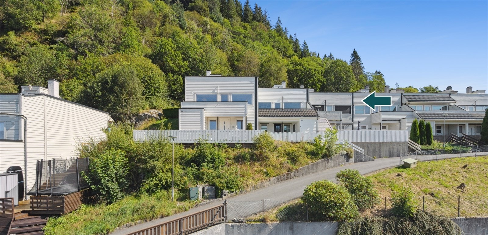 Ett av de øverste rekkehusene med flott utsikt, og utvendig solskjerming. Galleribilde