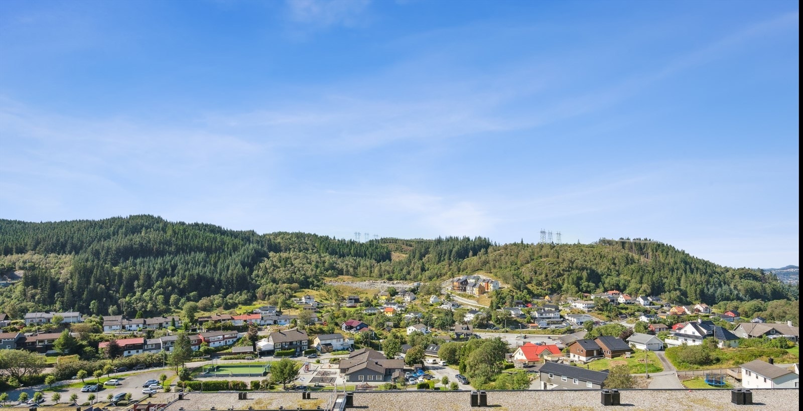 Utsikt og gangavstand til Smøråsfjellet med sine mange turstier. Galleribilde
