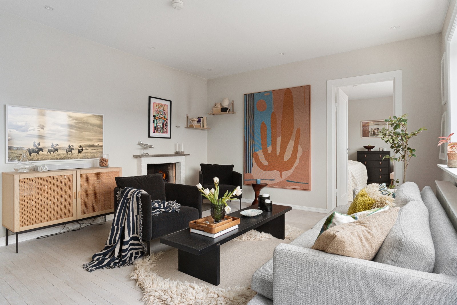 Verdt å merke seg er at leiligheten varmes opp av radiatorene hvor kostnaden for fyringen ligger i felleskostnadene Galleribilde