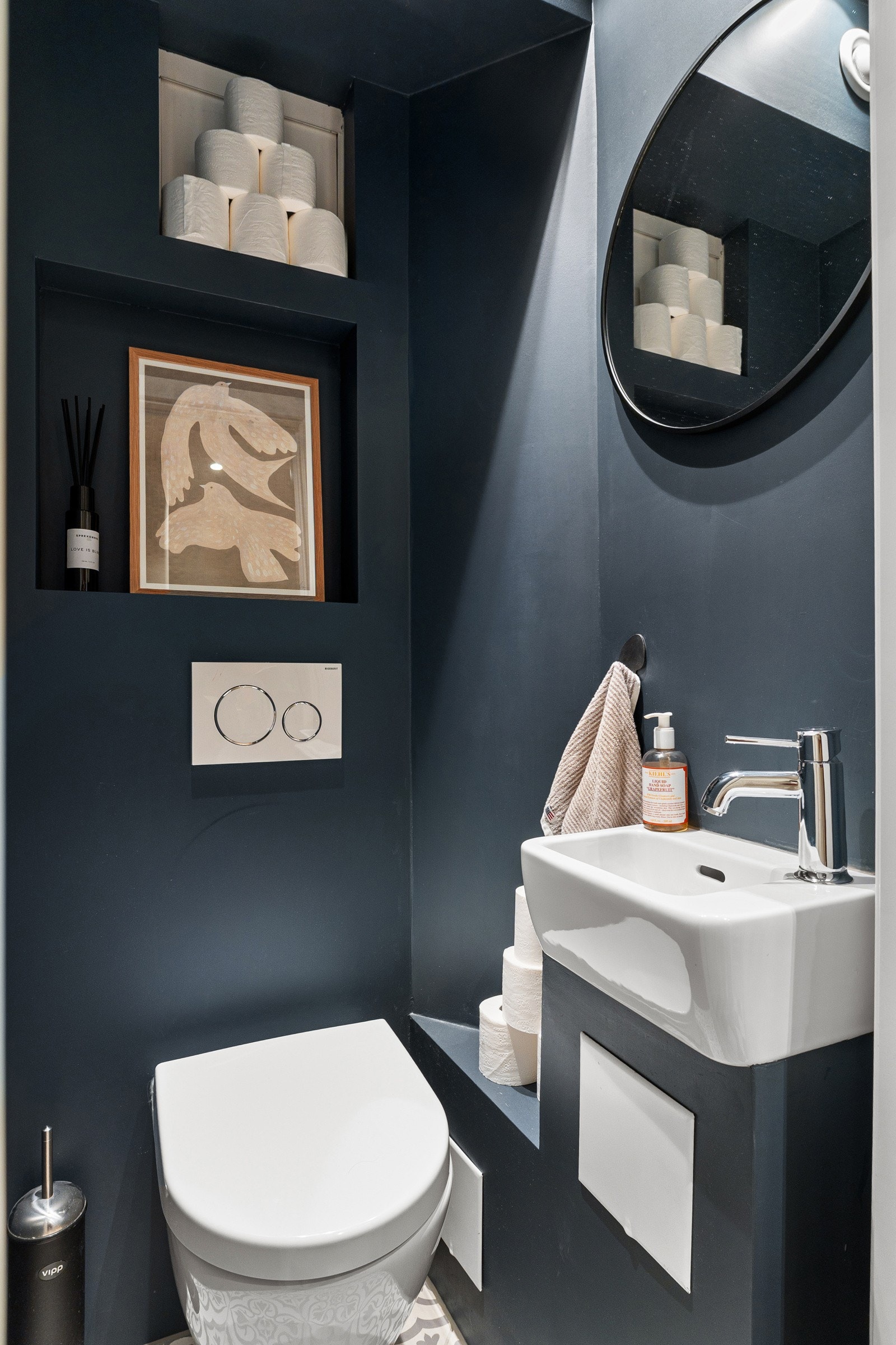 Separat toalettrom, også pusset opp i 2021 Galleribilde